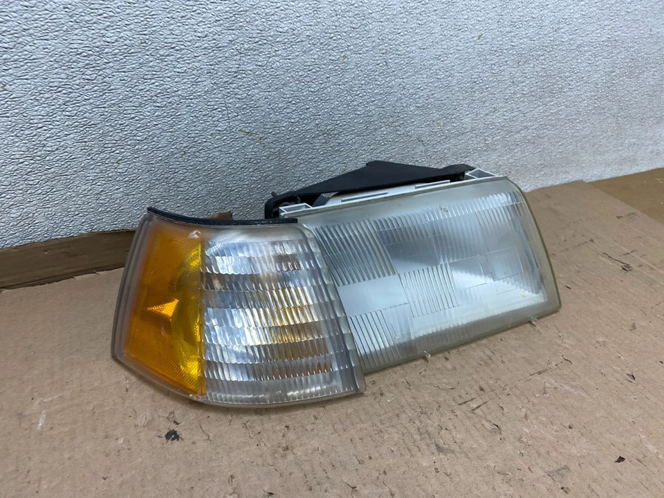 Faro halógeno derecho pasajero Ford Thunderbird 1987 1988 OEM U8616 DG Foto 3 de 4