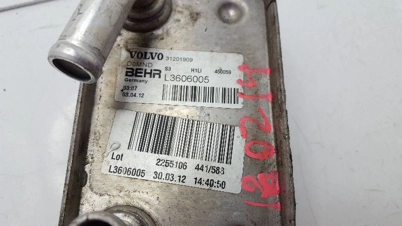 Enfriador de aceite del motor 2013 Volvo S60 2,5 L T5 L3606005 Foto 2 de 3