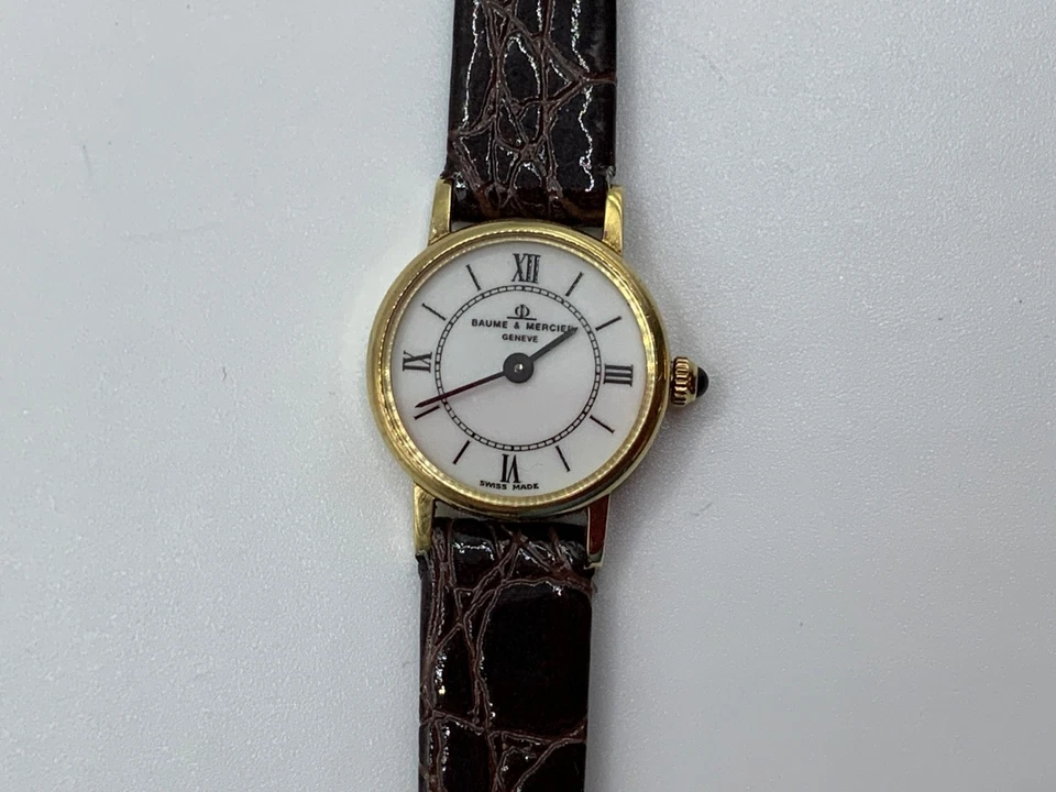 Reloj suizo de cuarzo Baume & Mercier Classima de oro amarillo de 14 quilates de 18 mm para dama Foto 2 de 4