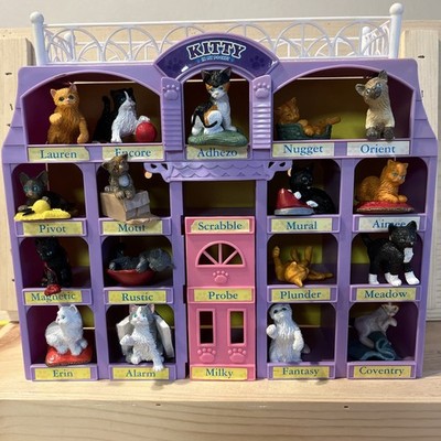 Vintage 1994 Hasbro-Kitty In My Pocket Play  n  Display House - With 17 Cats