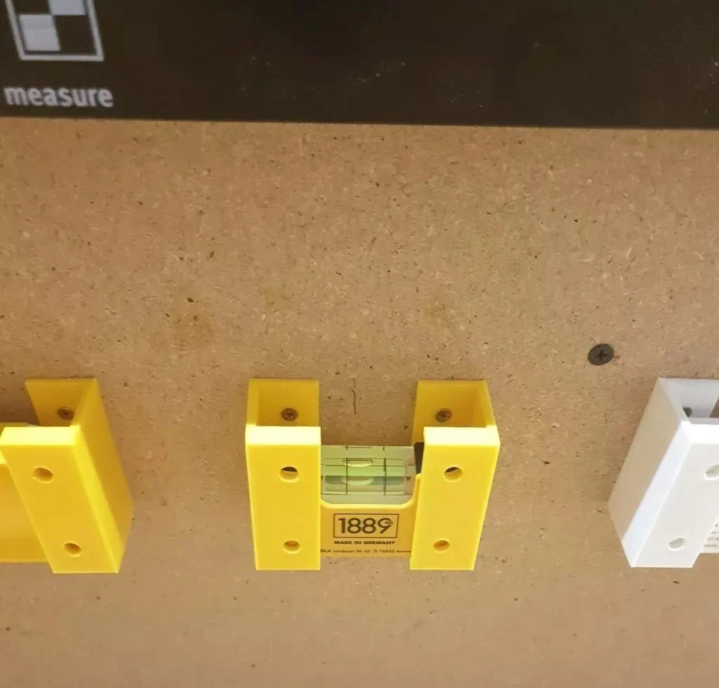 Soporte de nivel Spirit montaje en pared - estante de almacenamiento para niveles grandes y pequeños, taller