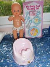 poupée fait pipi famosa et