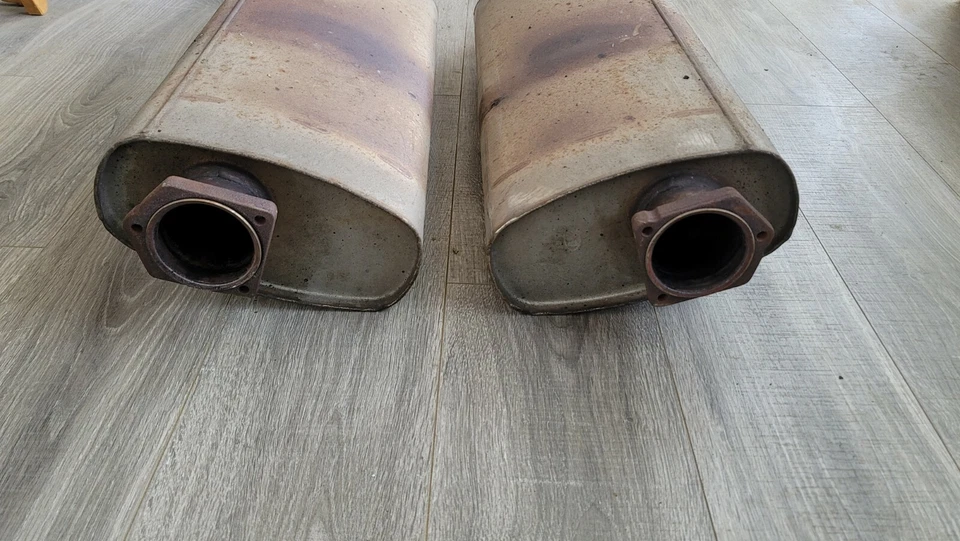 Mercedes G550 2017 OEM Muffler W/ Bracket Support Left And Right Foto 3 de 4