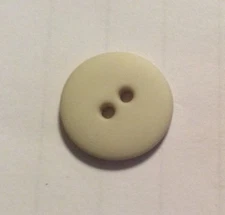 DILL BUTTONS #102427 PALE GREEN ROUND--2 HOLE--15MM-- 19 PIECES