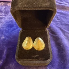 Vintage 14k Yellow Gold Textured 20mm Shell Shape Post Earrings 1.27g
