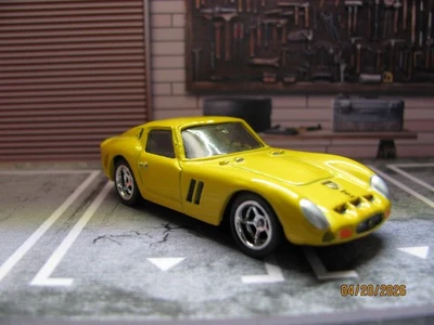 YELLOW Maisto Ferrari 250 GTO 1:64 Scale Diecast Car, w/Real