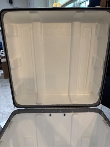 Parker Plastics Heavy Duty Shipping Container Hard Storage Case 20X20X20. Clean - Picture 10 of 10