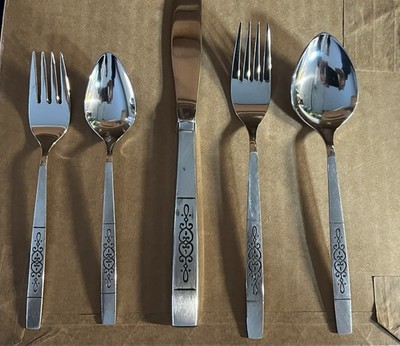 WM. A. Rogers Deluxe Stainless Sacramento 5pc Flatware Set Silver Floral Handle