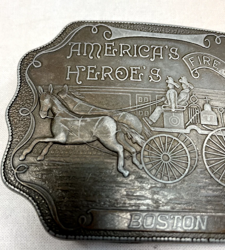 Hebilla de cinturón de latón del Departamento de Bomberos de Boston America's Heroes Foto 4 de 4