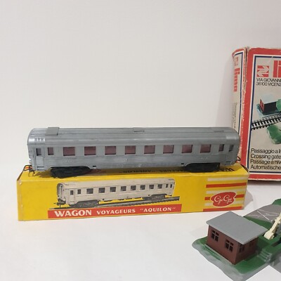 2 Wagons Voyageurs AQUILON Pour Train Miniature - Échelle Standard, Vintage 1971, Occasion