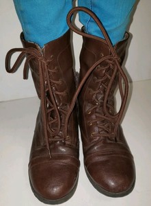 combat boots size 4