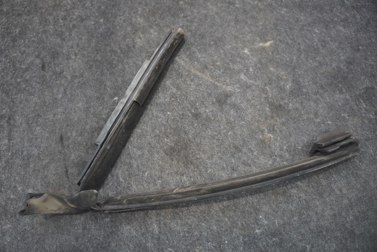 Bentley Continental GT 2016 REAR+RIGHT Weatherstrip P/N 3W7867416L