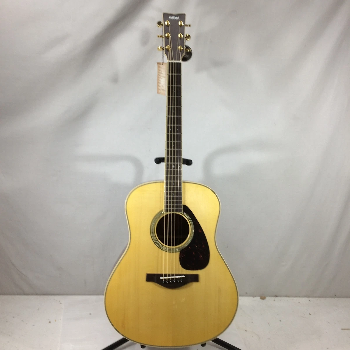 Very Good Yamaha LL6 ARE Jumbo Acoustic-Electric Guitar, Natural