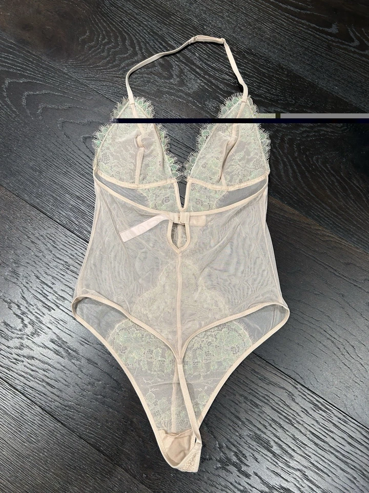 Lote de 2 peças Victoria's Secret, novo sem etiquetas, malha nua e branca, pequeno - Imagem 2 de 4