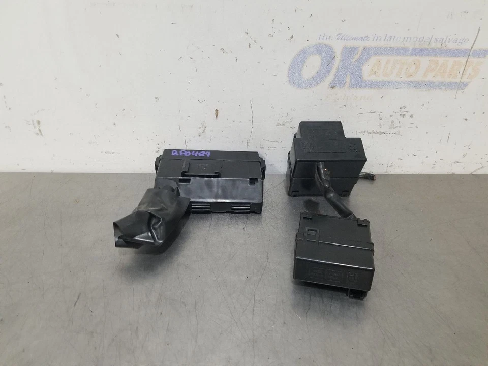 Nissan 370Z Nismo 2016 16 3,7 L bahía de motor caja de fusibles juego de caja de relé Foto 2 de 4