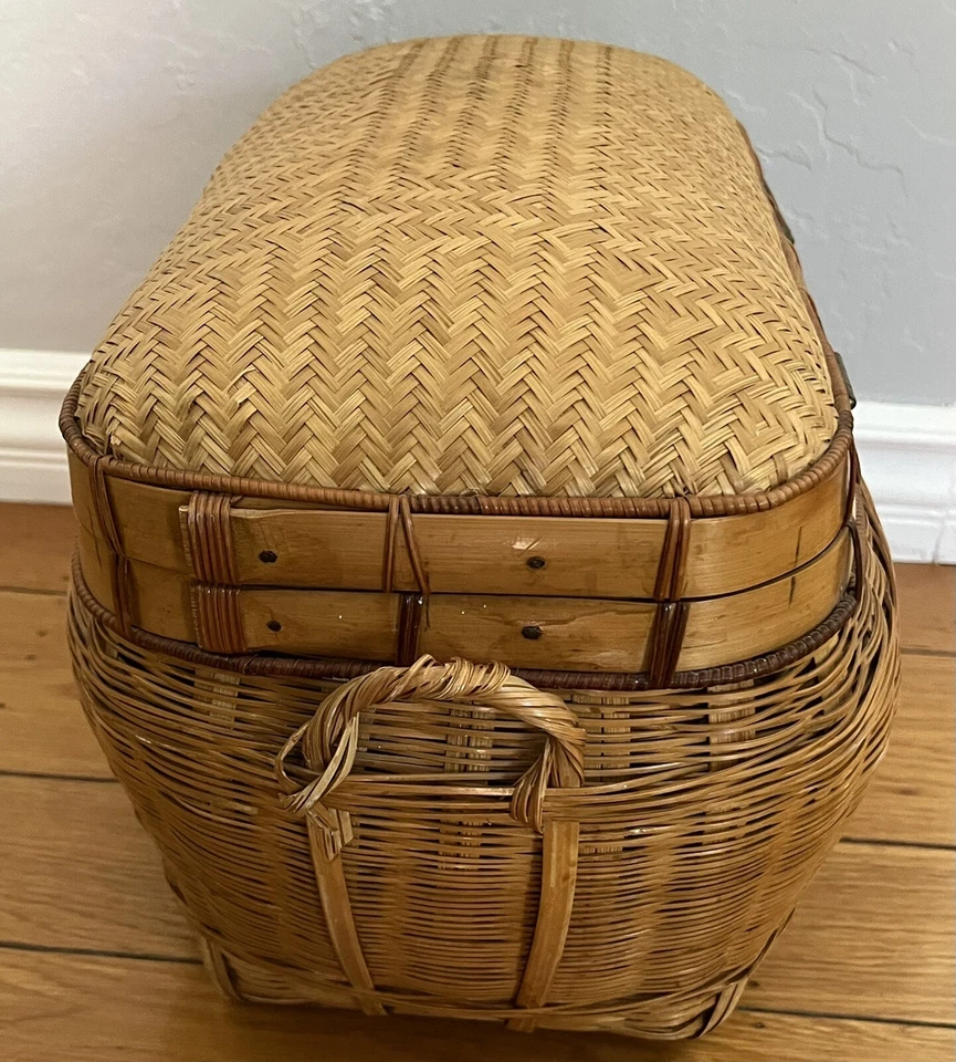 Vintage Asian Oriental Chinoiserie Herringbone Weave Rattan Bamboo Trunk Chest - Image 3 of 4