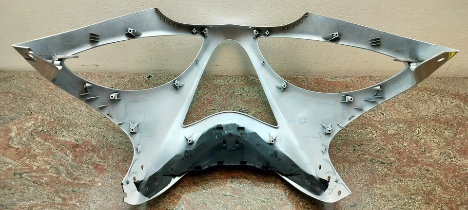 08-18 Carenado del faro de nariz delantero Suzuki Hayabusa GSX1300R | OEM 94411-15H0 Foto 4 de 4