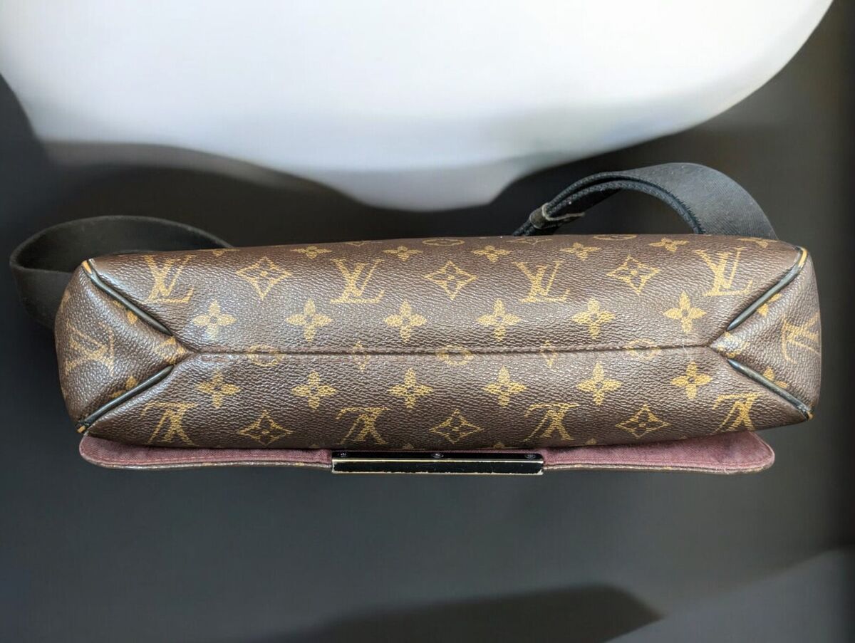 LOUIS VUITTON District MM Monogram Crossbody bag M40934 LOUIS VUITTON District MM Monogram Crossbody bag M40934
