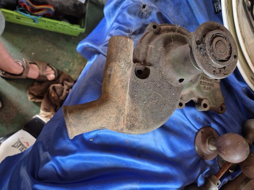 Land Rover Series 2 3 2¼ Petrol Diesel 7 Hole Water Pump 638893 RJH Genuine Part - Picture 8 of 9