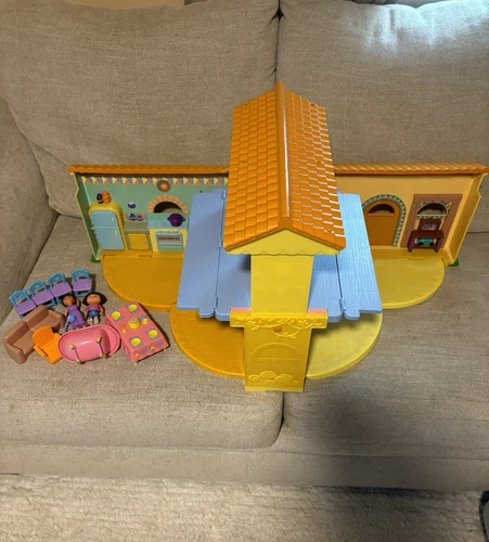 Vtg Dora The Explorer Talking House, Figures & Furniture Expandable to 2nd Floor