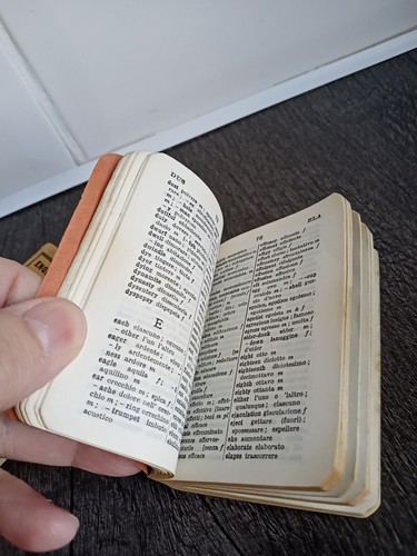 Two Midget Series Dictionaries English-Spanish. English- Italian. - Picture 5 of 7