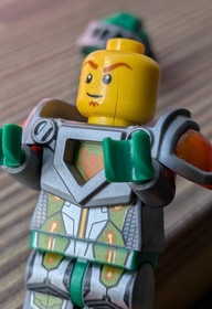 Lego Aaron 70325 Flat Silver Visor Nexo Knights Minifigure