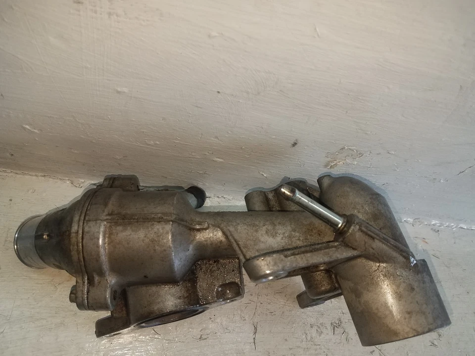 Carcasa termostato trasero Ford F-150 2013-2014 3,7 L BL3E-8A587-BB (M311) Foto 3 de 4