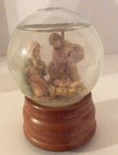 Fontanini Nativity Waterglobe Figure Roman 1989 Musical Nativity Waterglobe 