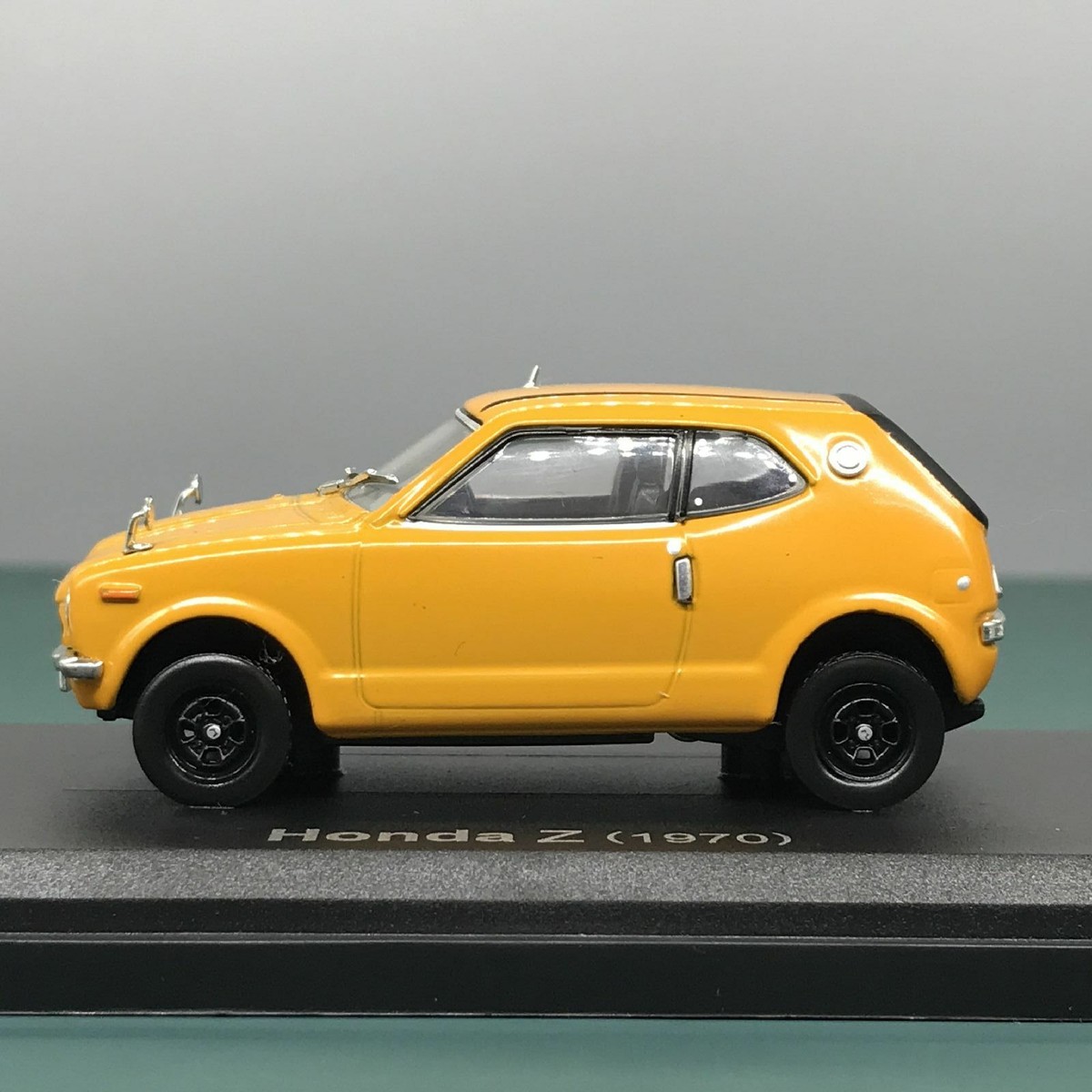 Mini Car Honda Z 1970 Orange 1/43 Scale Box Display Diecast Vol 50
