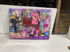 Barbie Pink Passport Travel Fashions FLB31... Mattel-Barbie. Nuevo $59,95