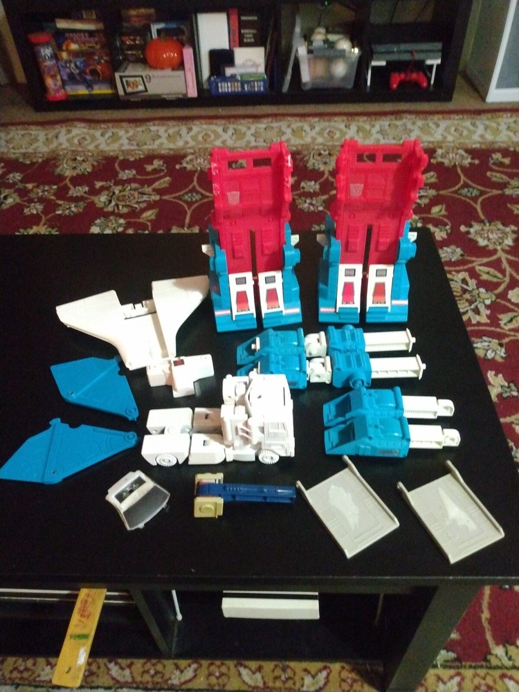 Vintage 1984 Hasbro Transformers G1 Autobot Ultra Magnus Parts/Power master Prim