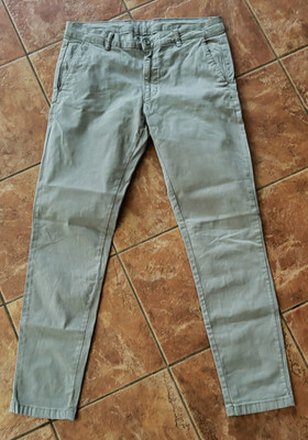 Zara Herren / Jungen Hose in blassem Grün, Gr. 42,  32/32 Inditex