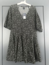 NWT, Universal Thread Size, Small Black Floral Dress V-Neck With Pockets