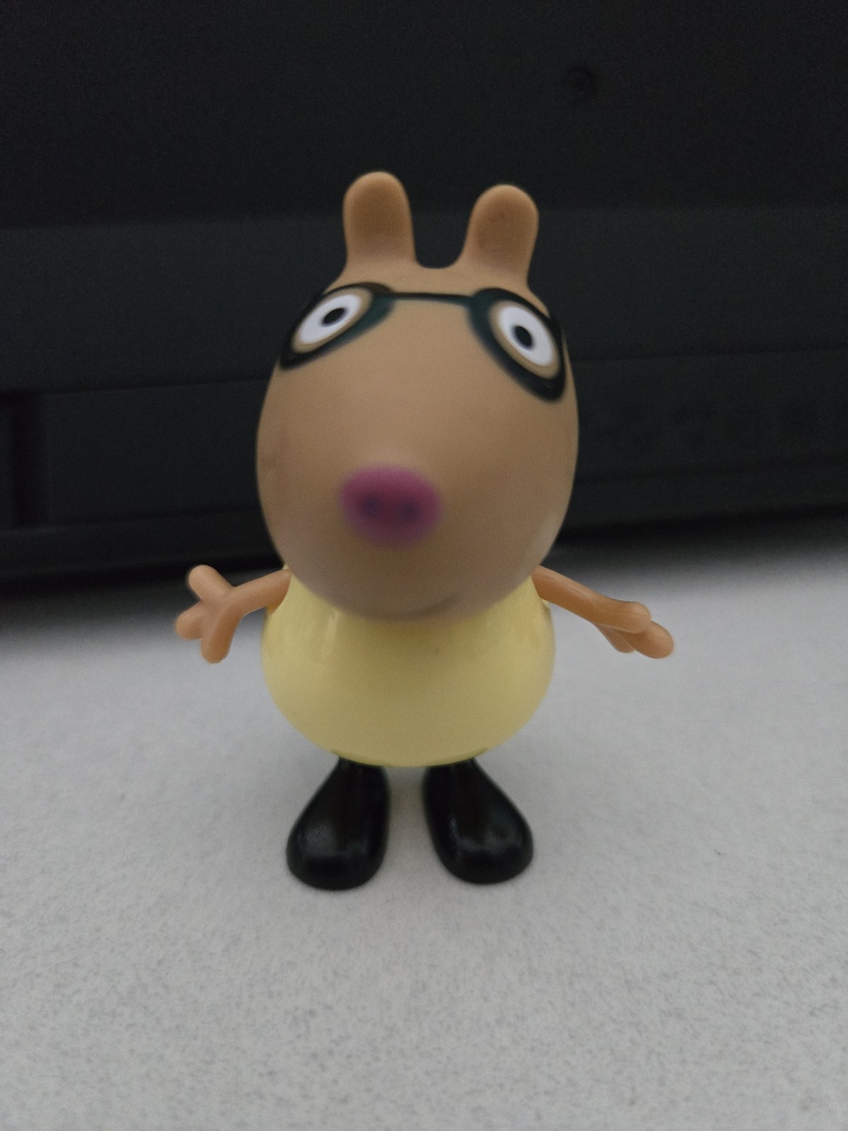 Figurina Peppa Pig 2 25" Mini Pedro Pony Camicia Gialla