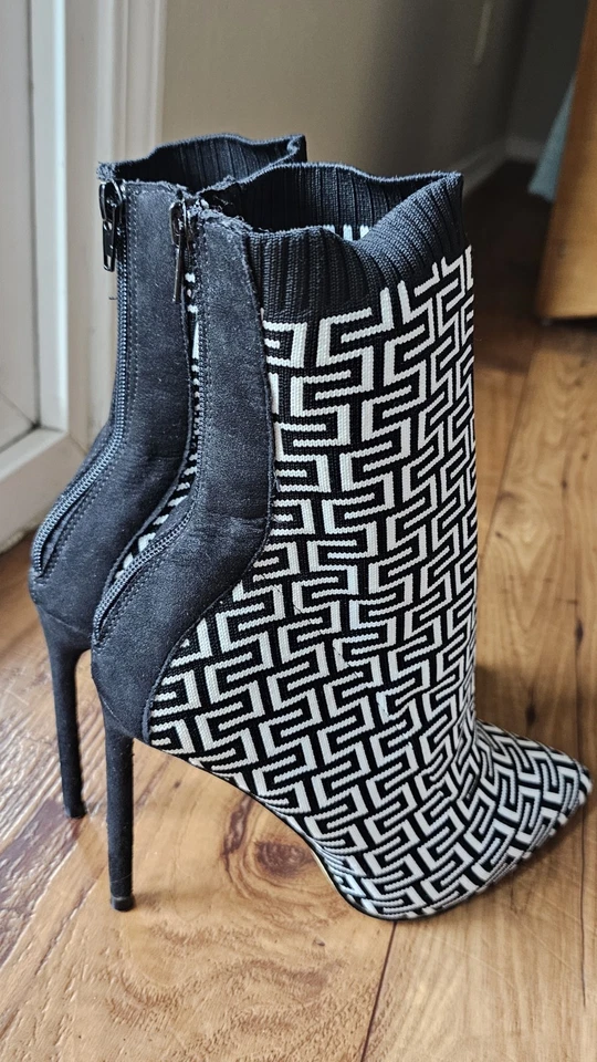 Rouge Helium stretch knit geometric monogram booties, black and white size 9 - Image 4 of 4