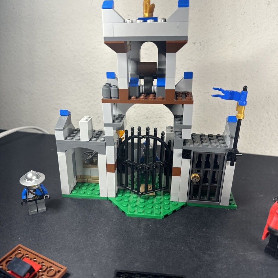LEGO Castle The Gatehouse Raid (70402) Near Complete 673419190671 eBay