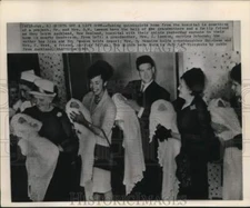 1965 Press Photo Family and friend take Lawson quints home from hospital.