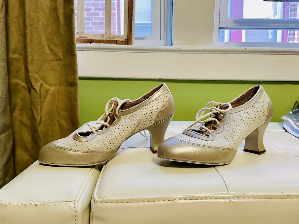 RARO Zapatos de Vestir Vintage Años 80 CAPEZIO Estilo Abuela 2 Tonos Con Cordones Punta de Ala 7.5 Foto 2 de 4