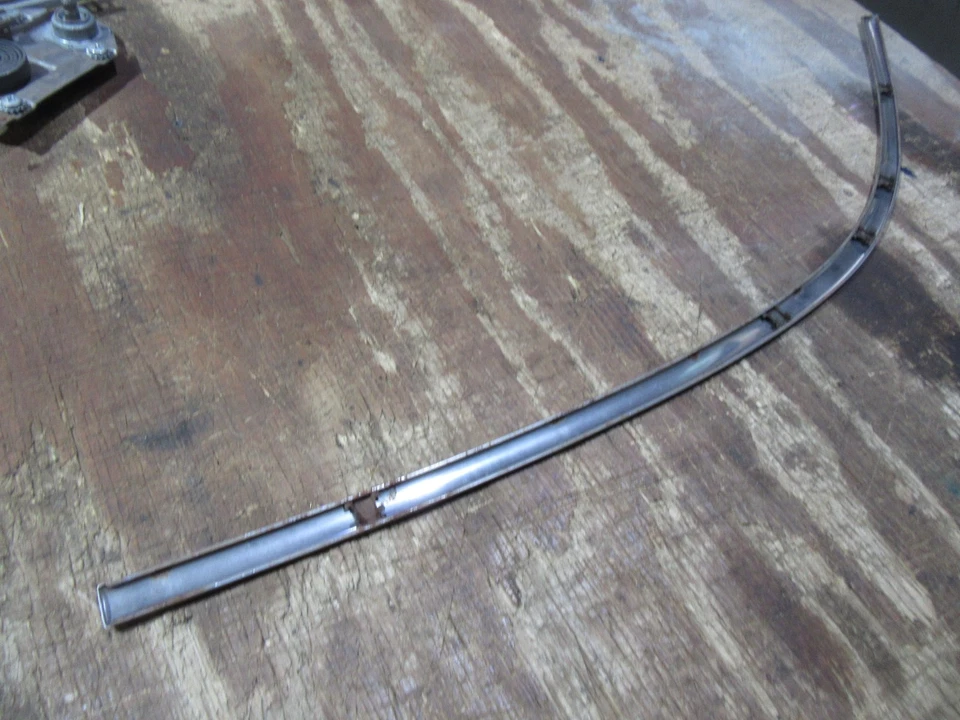 Chevrolet Stileline Deluxe 1949-1952 4 puertas sedán marco exterior moldura DR Foto 4 de 4