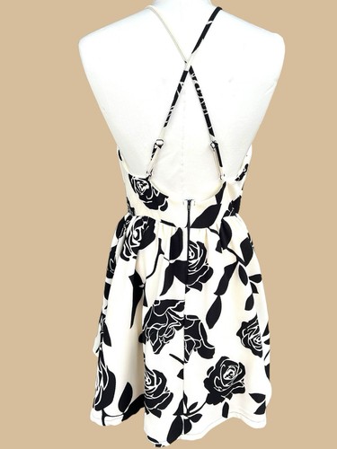 Romeo & Juliet Couture Size LARGE Cocktail Dress Black & White NWT Floral Roses - Picture 2 of 16