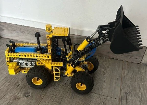 LEGO Technic 8459 Pneumatic Front-End Loader, photo 2 sur 4