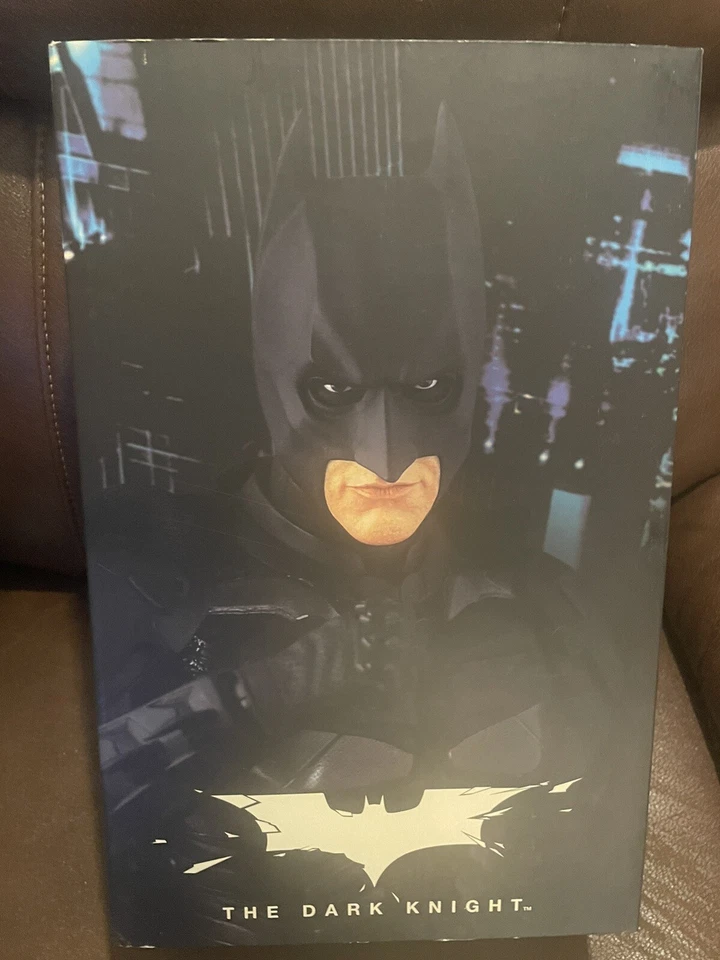 Figura Obra Maestra Película Hot Toys The Dark Knight Versión Bale Batman MMS71 1/6 Foto 3 de 4