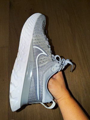 Nike React Infinity Run Women s FlyKnit Lace-Up Low Top Sneakers Gray CT2423-001