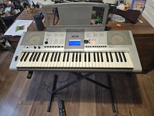 Yamaha PSR-E403 Portable Electronic Keyboard Synthesizer + stand and foot pedal