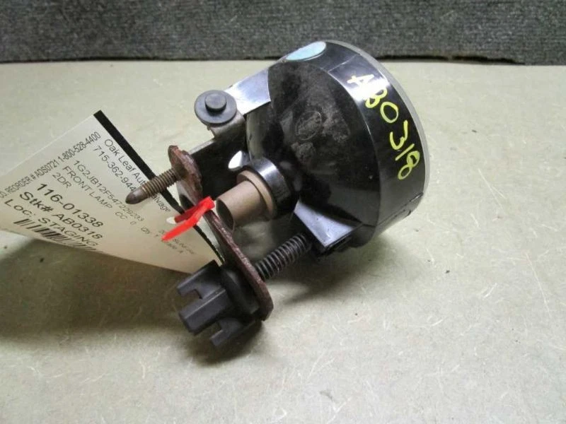 Luz antiniebla Pontiac Grand Prix 1994-2003 - montada en parachoques Foto 2 de 4