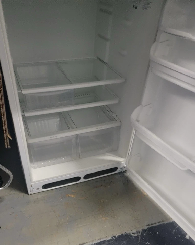 Refrigerador Frigidaire blanco tamaño completo - ¡Limpio! Excelente estado Foto 2 de 2