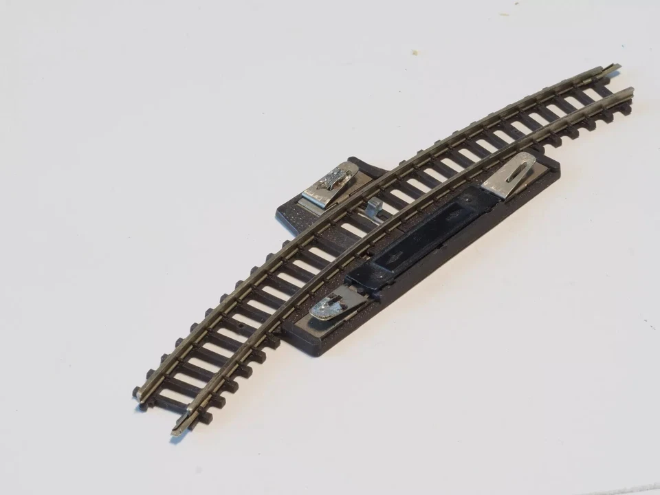 Marklin 8529 Z 7-11/16" R195 mm. 30° Curved Circuit Track - Image 2 of 3