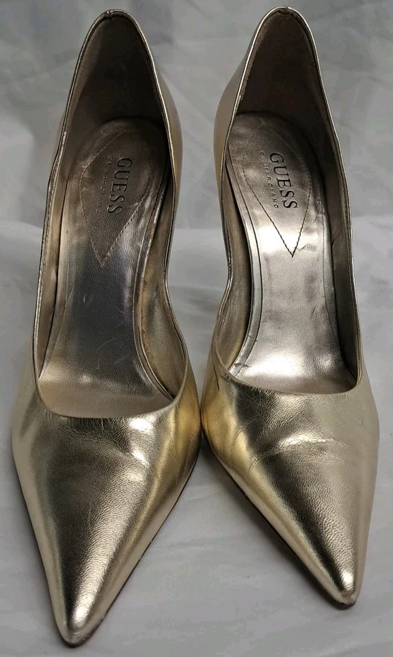 Tacones de aguja Guess by Marciano Carrie metálicos dorados punta 4" tacón talla 8,5 M Foto 2 de 4