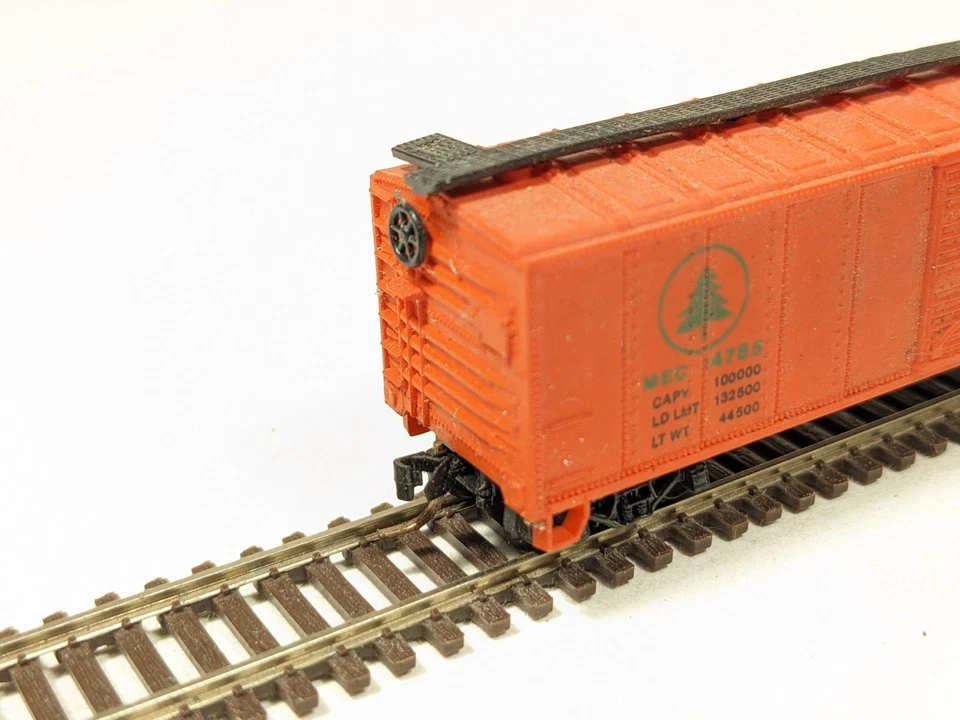 MODEL POWER N Scale 40' Box Car MAINE CENTRAL #14785 Kadee Couplers USED: Good - Image 3 of 4