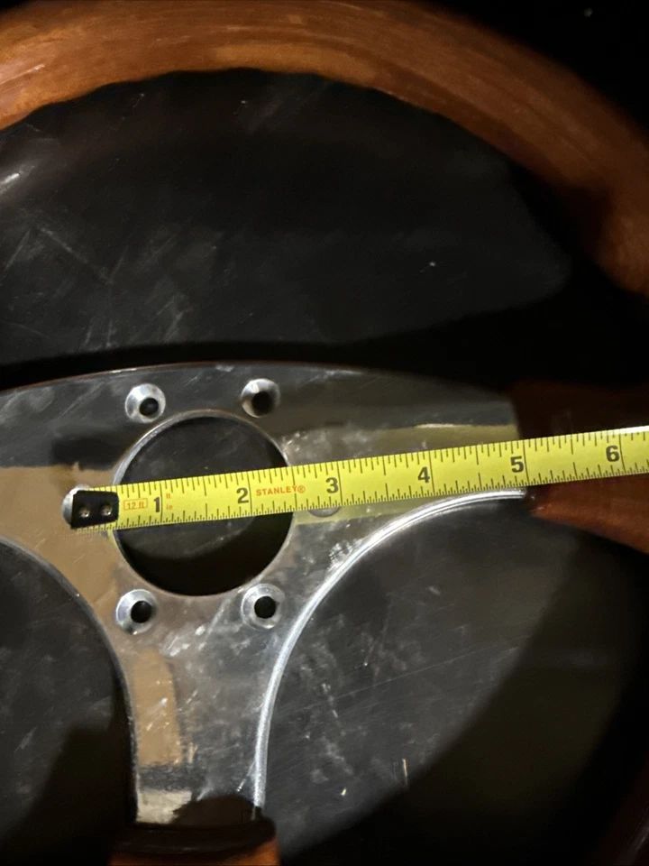 Coche clásico vintage madera 13 1/2” volante ayuda con el montaje, ¿por favor? Foto 4 de 4